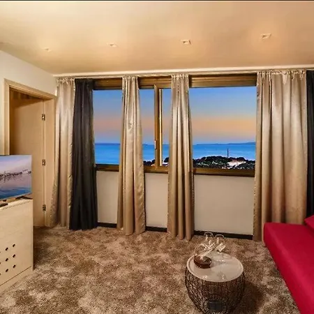 The View Luxury Split