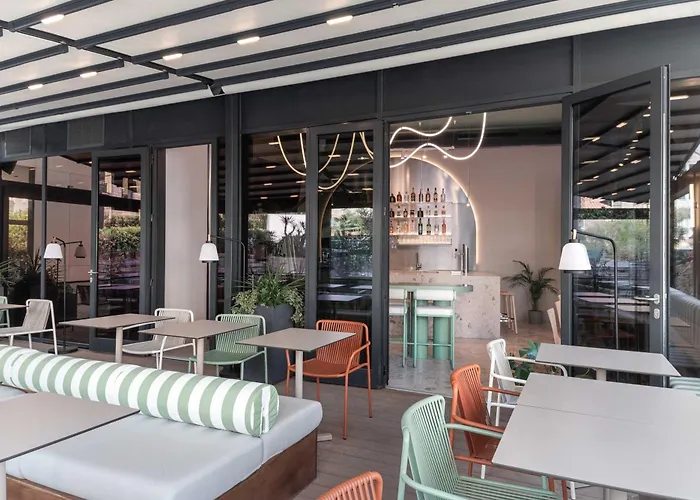 뷰 럭셔리 룸스 4*