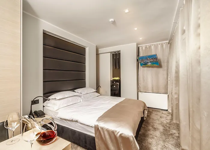 뷰 럭셔리 룸스 4*