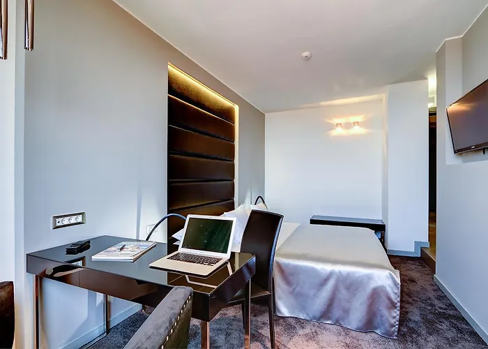 뷰 럭셔리 룸스 4*